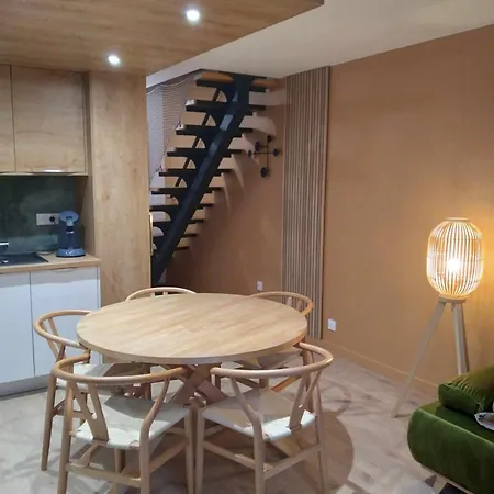 아파트 Duplex Lumineux - 40m2 - 2 - Balcon Terrasse - Parking - Entierement Renove En Mai 2024 코트레