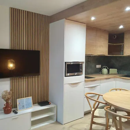 Duplex Lumineux - 40m2 - 2 - Balcon Terrasse - Parking - Entierement Renove En Mai 2024 アパート