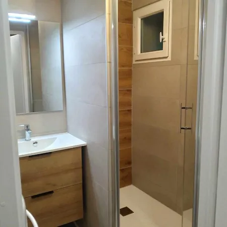 Duplex Lumineux - 40m2 - 2 - Balcon Terrasse - Parking - Entierement Renove En Mai 2024 アパート コテレ